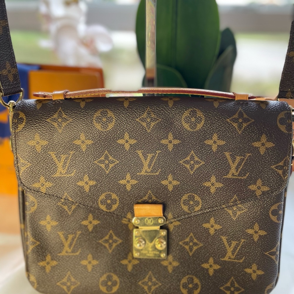 Louis Vuitton Pochette Métis - Picture 8 of 16